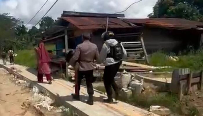 Aksi Humanis Polisi Amankan Seorang Perempuan Berparang, Tuai Apresiasi Warga dan Netizen