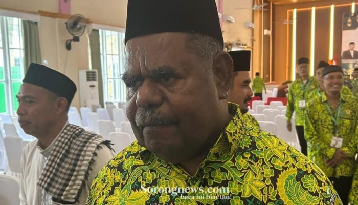 Keluarga Palang dan Letakkan Babi di Depan Kantor DPRP, Gubernur : Itu Urusan Mereka